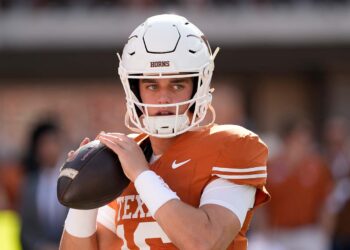 Eli Manning shares advice for Texas football’s Arch Manning after Holly Rowe situation