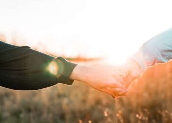 How Building Meaningful Relationships Lifts Your Everyday Mood
