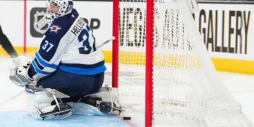 It’s Going to be Awkward if Connor Hellebuyck Isn’t Traded Before Camp Opens