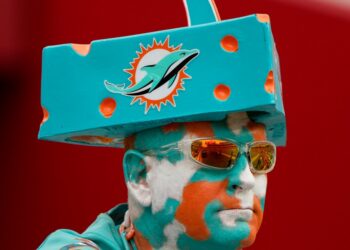 Miami Dolphins news roundup: Rebuilding in 2026, 49ers game reactions, and a new LB in town