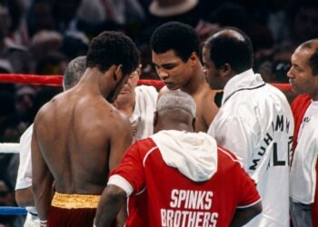 Muhammad Ali Outsmarts Leon Spinks To Make History