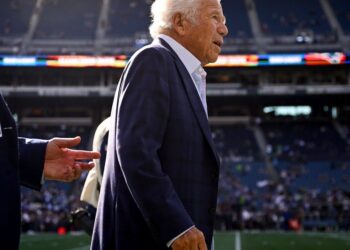 Patriots owner Robert Kraft pledges  million donation after Macklemore outcry