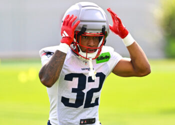 Former Chargers RB signed after TreVeyon Henderson injury