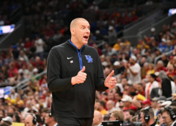 Kentucky Basketball Earns Surprise Visit From Top-10 Recruit