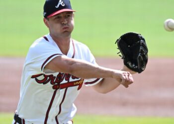 Walt Weiss discusses bullpen decisions and game-time injury situation for Tyler Mahle
